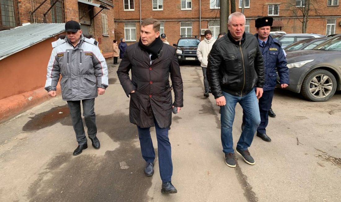 Владислав Юдин проверил работу управляющих компаний - Официальный сайт администрации города Долгопрудный